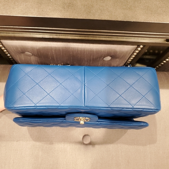 Chanel -- Classic Double Flap - Picture 8 of 16